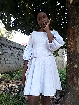 Snapshot of Broan_me chatting on 10/27/25, 05:19 Broan me online show from 10/27/25, 05:19