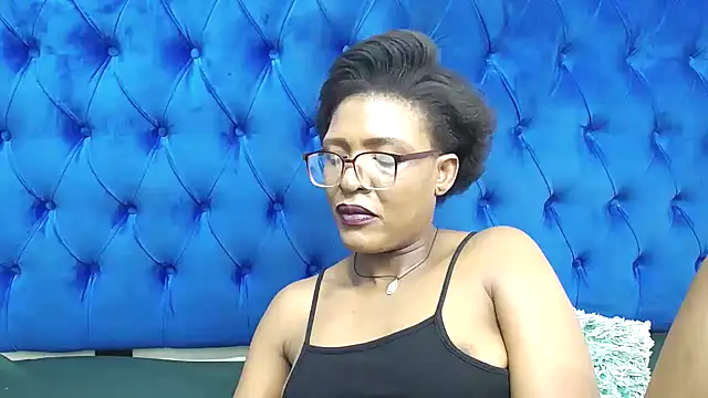 Snapshot of SpicyQueenxxxx chatting on 05/17/26, 11:43 SpicyQueenxxxx online show from 05/17/26, 11:43