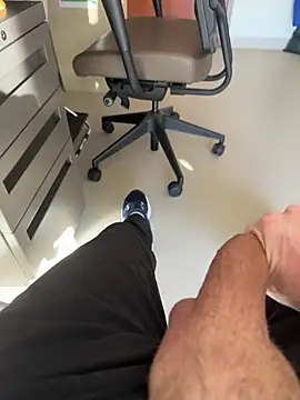 Snapshot of 34thwonder chatting on 11/05/25, 08:56 34thwonder online show from 11/05/25, 08:56