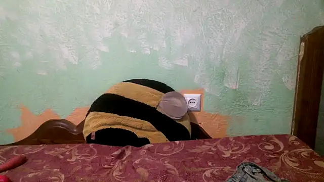 Snapshot of DennisXCaroll chatting on 11/23/25, 08:35 DennisXCaroll online show from 11/23/25, 08:35