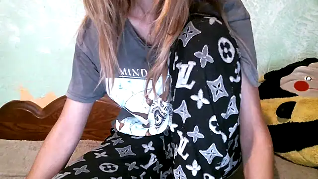 Snapshot of DennisXCaroll chatting on 10/26/25, 05:52 DennisXCaroll online show from 10/26/25, 05:52