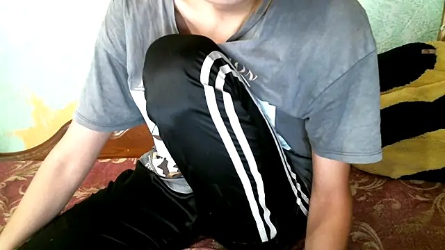 Snapshot of DennisXCaroll chatting on 12/16/25, 07:45 DennisXCaroll online show from 12/16/25, 07:45