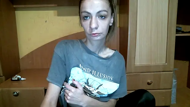 Snapshot of DennisXCaroll chatting on 12/18/25, 07:02 DennisXCaroll online show from 12/18/25, 07:02