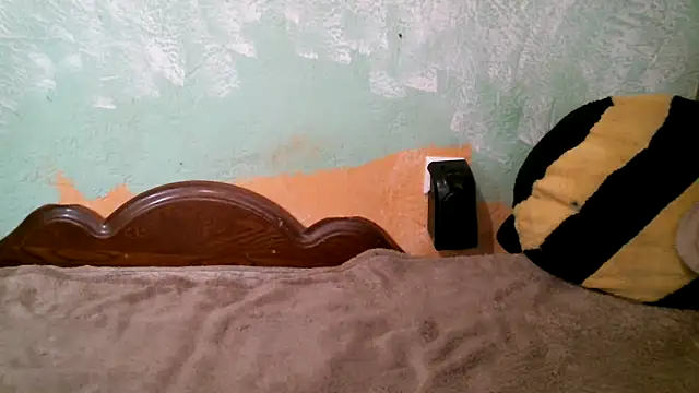 Snapshot of DennisXCaroll chatting on 10/31/25, 08:22 DennisXCaroll online show from 10/31/25, 08:22