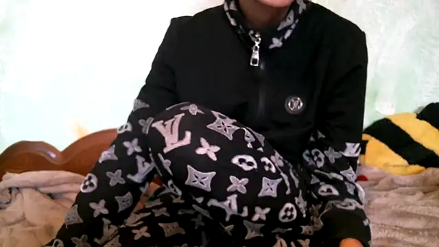 Snapshot of DennisXCaroll chatting on 10/04/25, 06:48 DennisXCaroll online show from 10/04/25, 06:48