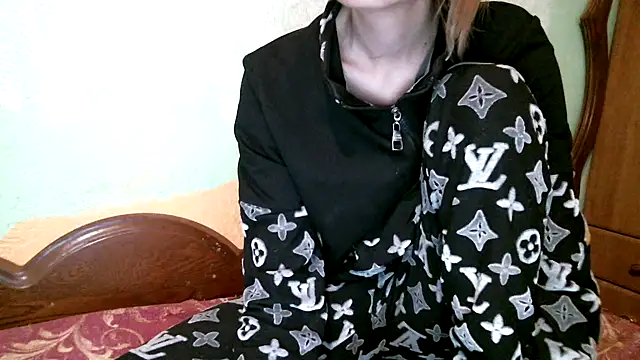 Snapshot of DennisXCaroll chatting on 11/21/25, 07:07 DennisXCaroll online show from 11/21/25, 07:07