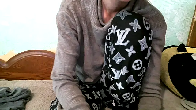 Snapshot of DennisXCaroll chatting on 10/19/25, 07:33 DennisXCaroll online show from 10/19/25, 07:33