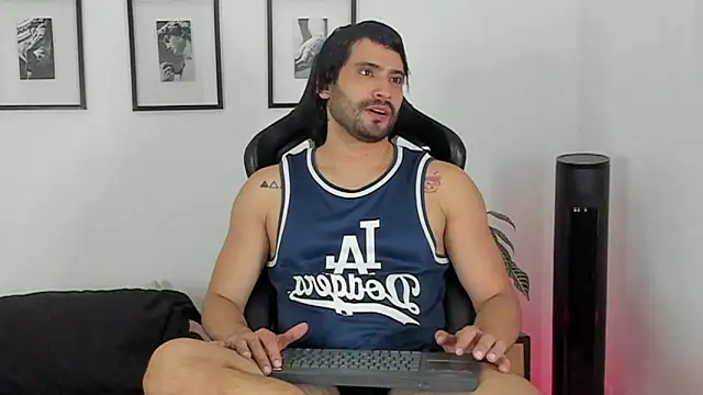 Snapshot of Dereck_vega chatting on 07/22/26, 10:45 Dereck vega online show from 07/22/26, 10:45