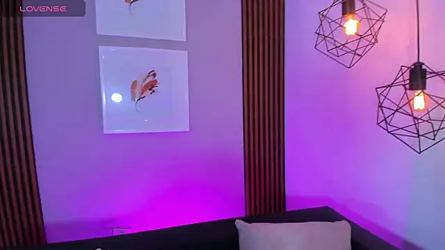 Nahiajhonson  online show from 04/18/26, 12:07