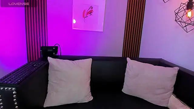 Nahiajhonson  online show from 03/23/26, 12:16