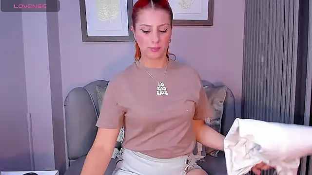 Snapshot of Nahiajhonson_ chatting on 02/19/25, 12:22 Nahiajhonson online show from 02/19/25, 12:22