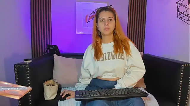 Nahiajhonson  online show from 11/07/25, 12:53