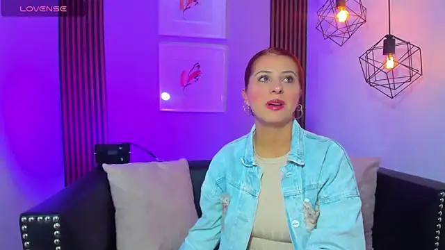 Nahiajhonson  online show from 03/04/26, 12:24