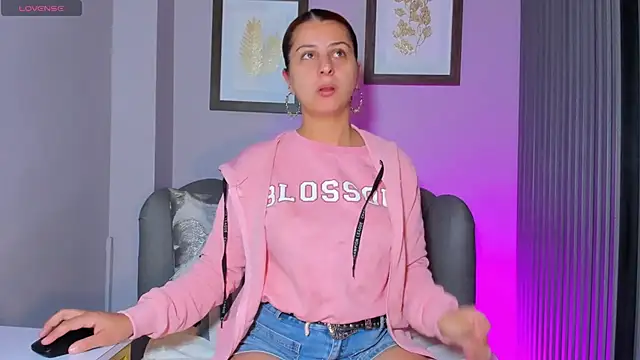 Nahiajhonson  online show from 10/30/25, 12:58