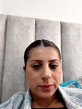 Snapshot of Nahiajhonson_ chatting on 01/05/26, 09:29 Nahiajhonson online show from 01/05/26, 09:29