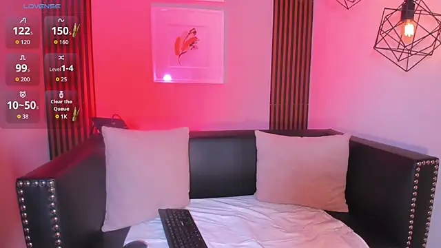 Nahiajhonson  online show from 12/04/25, 01:32