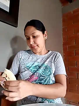 SamaraJay1 online show from 04/15/26, 01:59