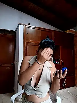 SamaraJay1 online show from 01/13/26, 02:21