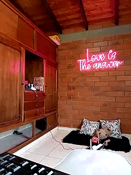 SamaraJay1 online show from 03/18/25, 03:33