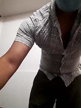 Guyinshortss online show from 04/12/26, 08:34