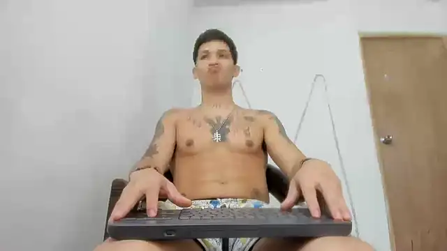 Snapshot of MasterSEX420 chatting on 04/13/26, 09:30 MasterSEX420 online show from 04/13/26, 09:30