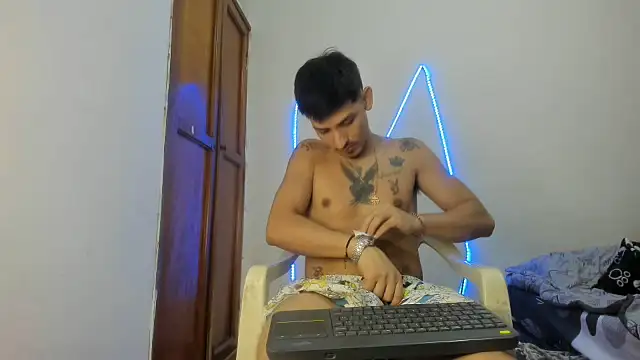 Snapshot of MasterSEX420 chatting on 12/20/25, 04:10 MasterSEX420 online show from 12/20/25, 04:10