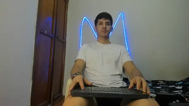 Snapshot of MasterSEX420 chatting on 01/08/26, 05:08 MasterSEX420 online show from 01/08/26, 05:08