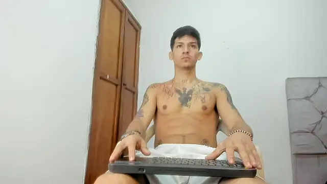 Snapshot of MasterSEX420 chatting on 02/20/26, 01:13 MasterSEX420 online show from 02/20/26, 01:13