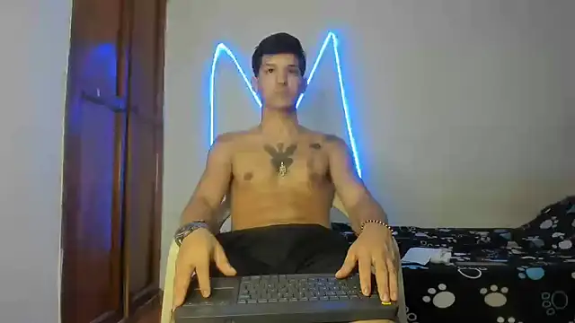 Snapshot of MasterSEX420 chatting on 01/05/26, 05:27 MasterSEX420 online show from 01/05/26, 05:27