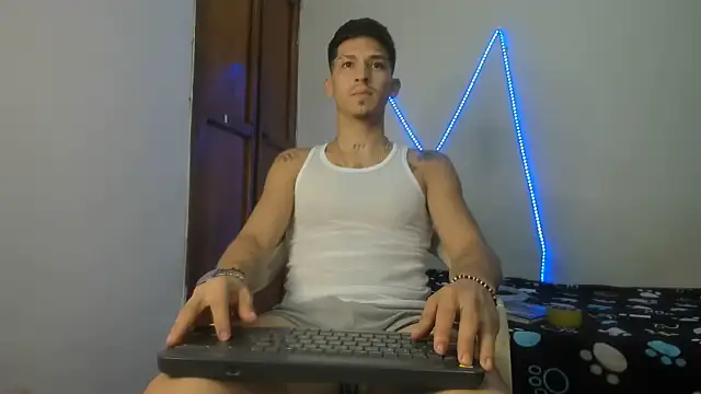 Snapshot of MasterSEX420 chatting on 02/01/26, 10:19 MasterSEX420 online show from 02/01/26, 10:19