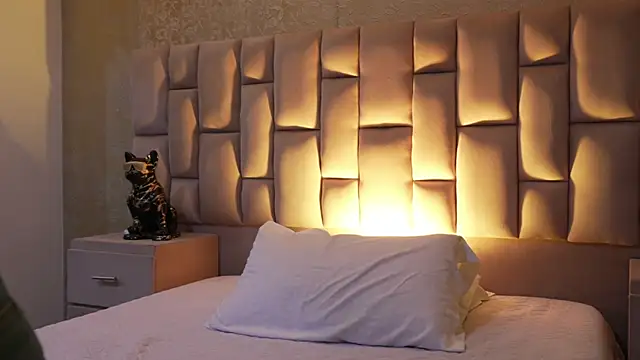 EmmaTorres  online show from 11/25/25, 07:36