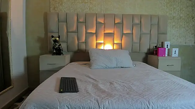 EmmaTorres  online show from 11/16/25, 08:02