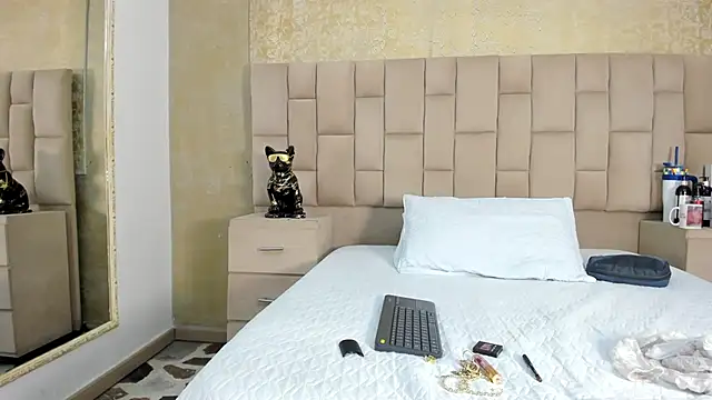 EmmaTorres  online show from 11/04/25, 08:12