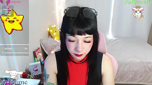 Snapshot of mily_milk_ chatting on 12/29/24, 12:01 mily milk online show from 12/29/24, 12:01