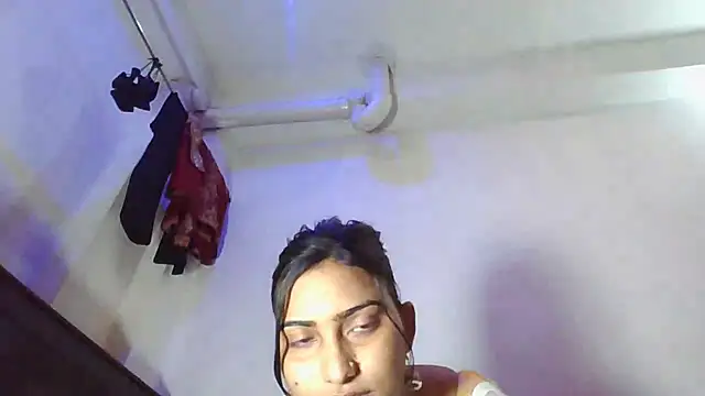 Snapshot of mariyaqueen chatting on 03/08/25, 08:03 mariyaqueen online show from 03/08/25, 08:03