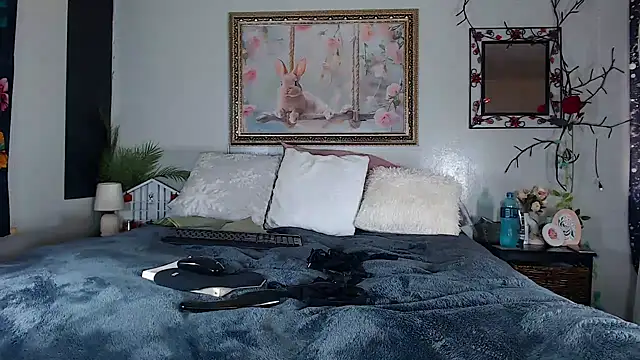 FRUITOFEDEN01 online show from 10/25/25, 05:39