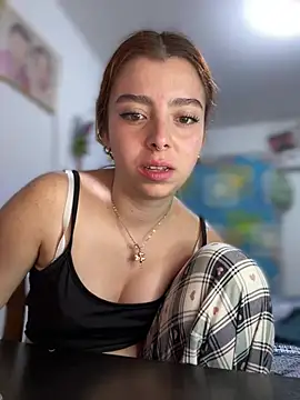 Snapshot of Cloew_Marz chatting on 03/19/25, 01:21 Cloew Marz online show from 03/19/25, 01:21