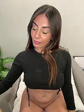 Brownfitbabyy online show from 12/18/25, 12:31