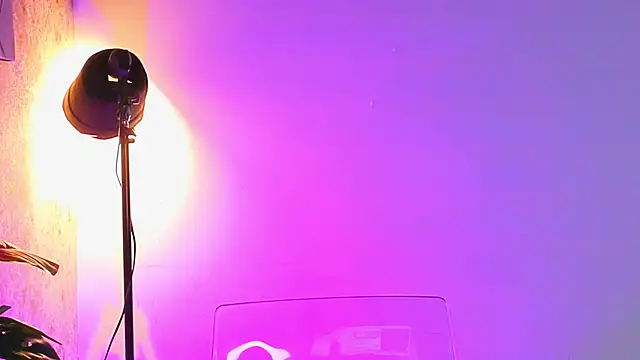 AlessiaLondon online show from 04/08/26, 11:33