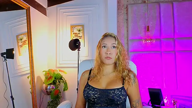 Snapshot of AlessiaLondon chatting on 07/02/26, 10:10 AlessiaLondon online show from 07/02/26, 10:10