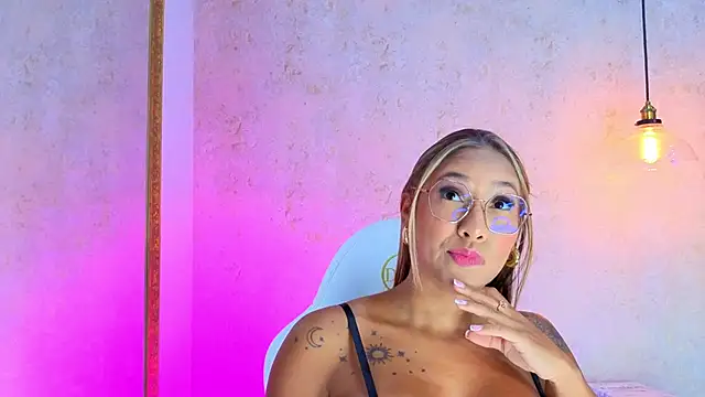 AlessiaLondon online show from 11/14/25, 02:48