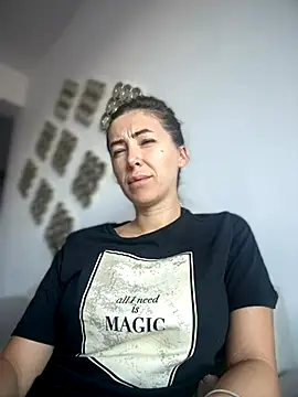 RaquelleDevon online show from 10/28/25, 11:20