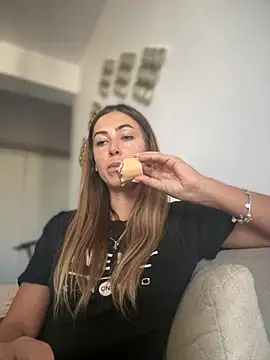 RaquelleDevon online show from 09/15/25, 12:49