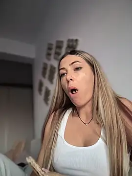 RaquelleDevon online show from 04/05/26, 04:35