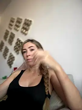 RaquelleDevon online show from 12/19/25, 12:40