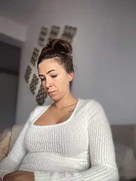 RaquelleDevon online show from 10/15/25, 08:33