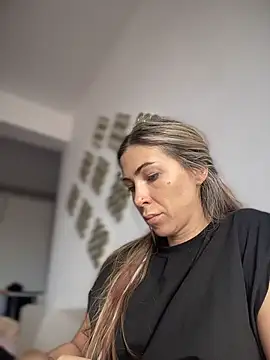 RaquelleDevon online show from 04/08/26, 09:33