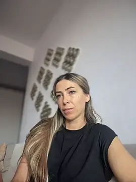 RaquelleDevon online show from 04/06/26, 09:54