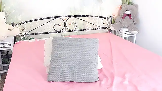 Snapshot of MilenaMiler_X chatting on 03/01/25, 05:42 MilenaMiler X online show from 03/01/25, 05:42