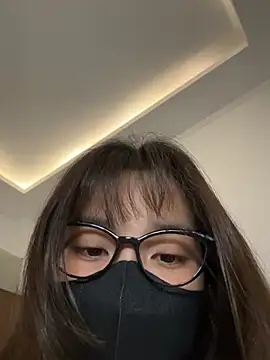 Snapshot of Lilisa_miu chatting on 05/18/26, 04:23 Lilisa miu online show from 05/18/26, 04:23